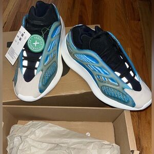 Yeezy 700 V3